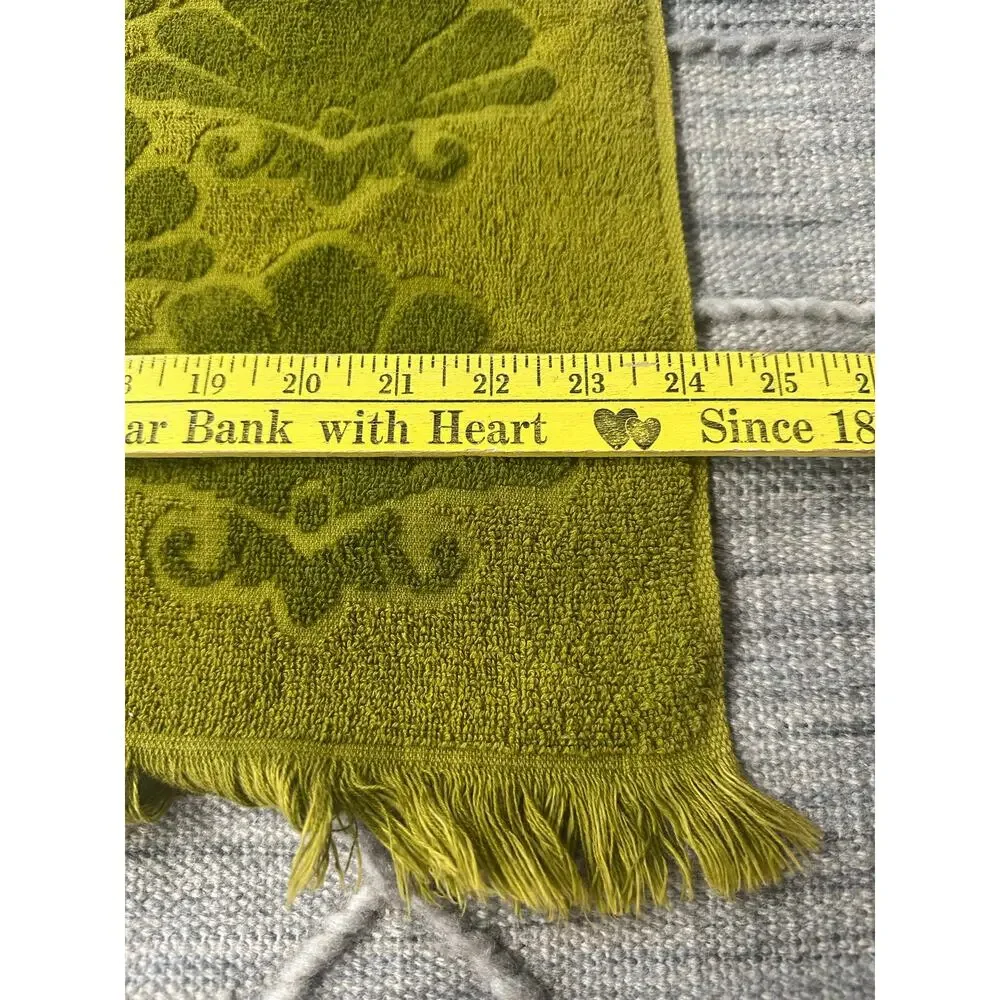 Vintage Fieldcrest BATH TOWEL avocado green seashell motif two tone fringe 60s